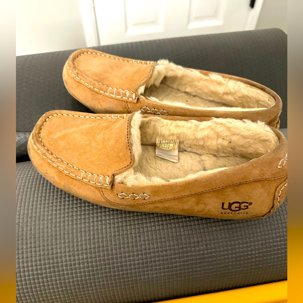 UGG Ashley Sandal size 8